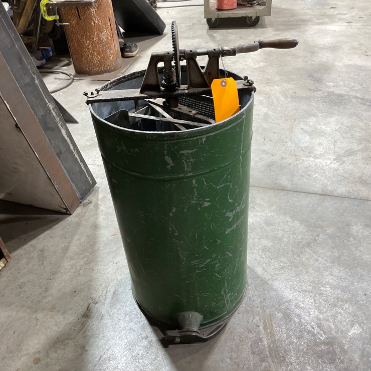 #7882 • Honey Extractor