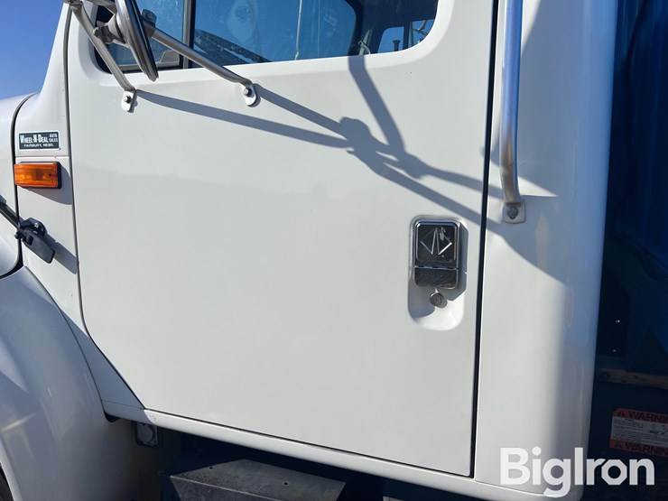 international-4900-image-17