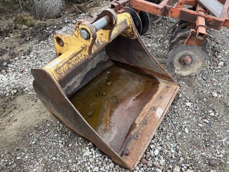 35"-muck-bucket-image-1