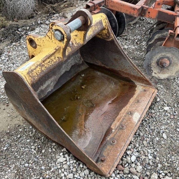 35" Muck Bucket
