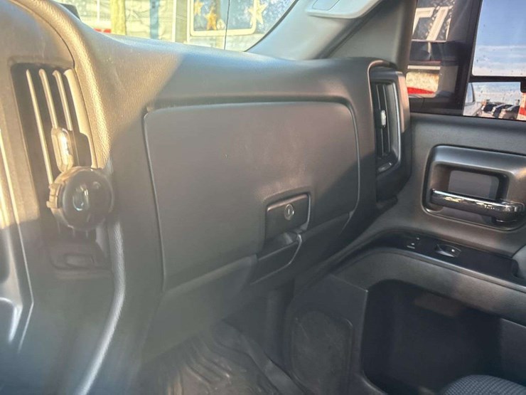 2017-chevrolet-1500-image-22