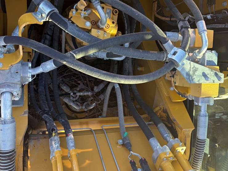 caterpillar-330-image-46