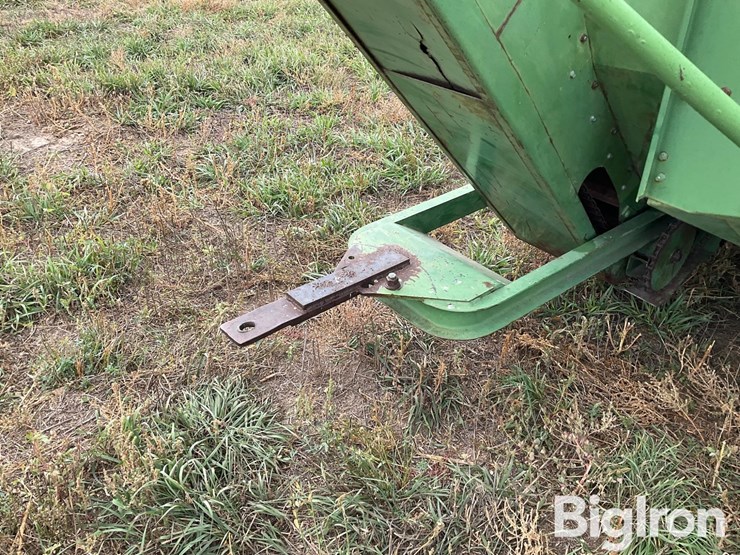 john-deere-300-image-13