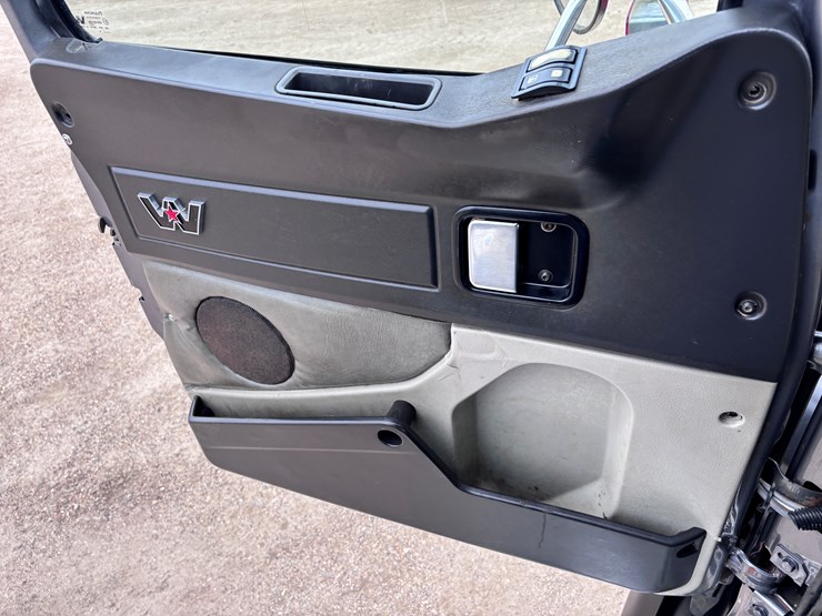 western-star-4700-image-15