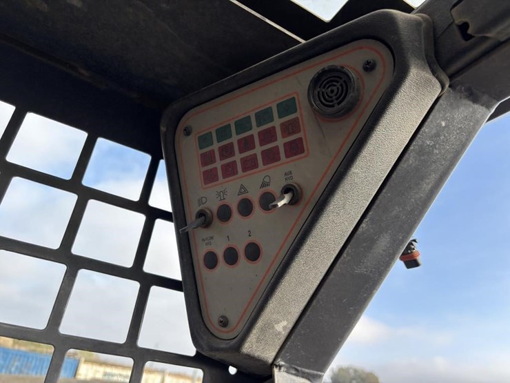 2003-thomas-t153-skid-steer-loader-image-25