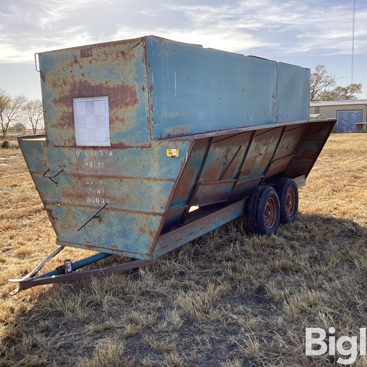 Oklahoma Pride 325 BU T/A Feeder Wagon