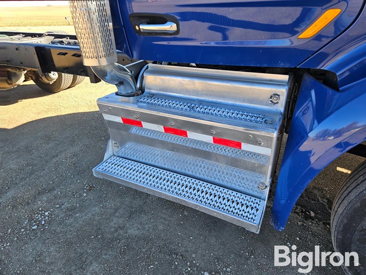 peterbilt-579-image-15