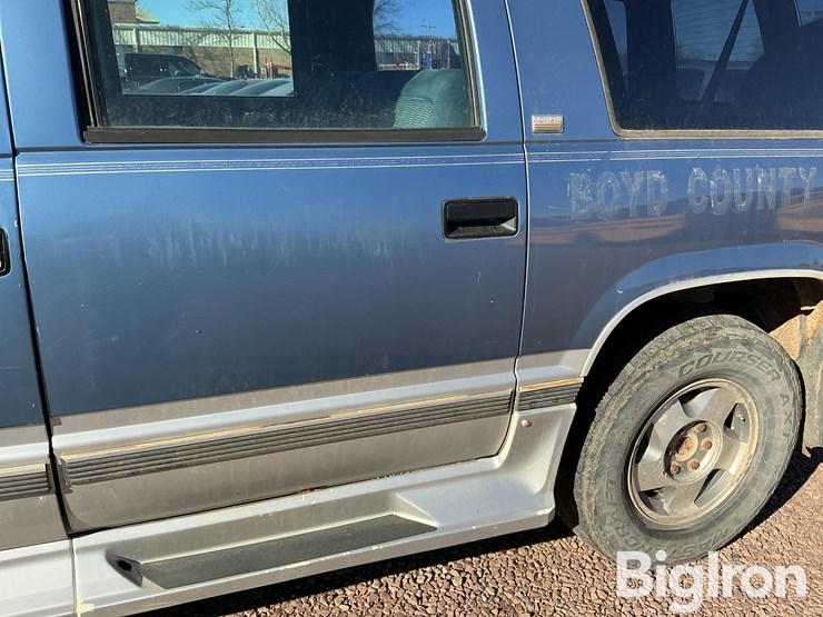 chevrolet-suburban-1500-image-16