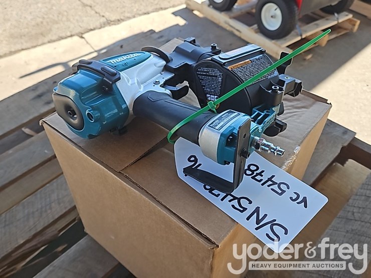 makita-an454-1-3/4"-roofing-coil-pheumatic-nailer,-reconditioned-image-2