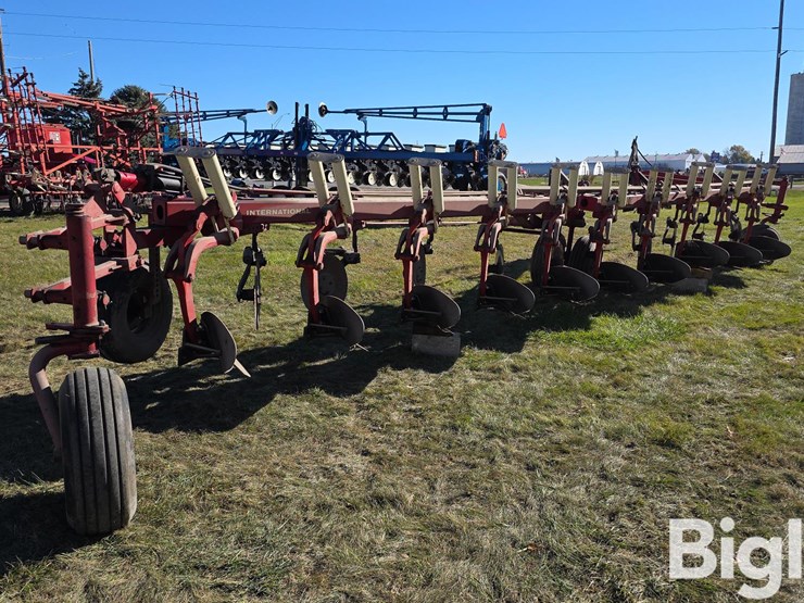 international-700-image-5