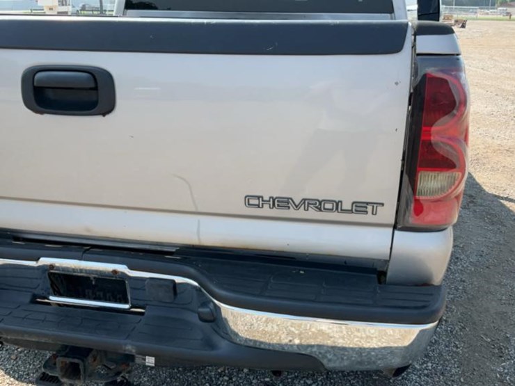 2005-chevrolet-silverado-2500hd-image-31