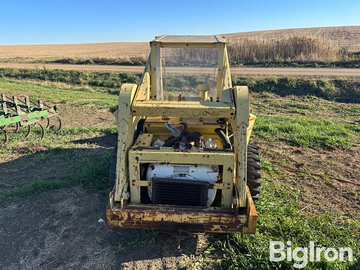 new-holland-l35-image-6