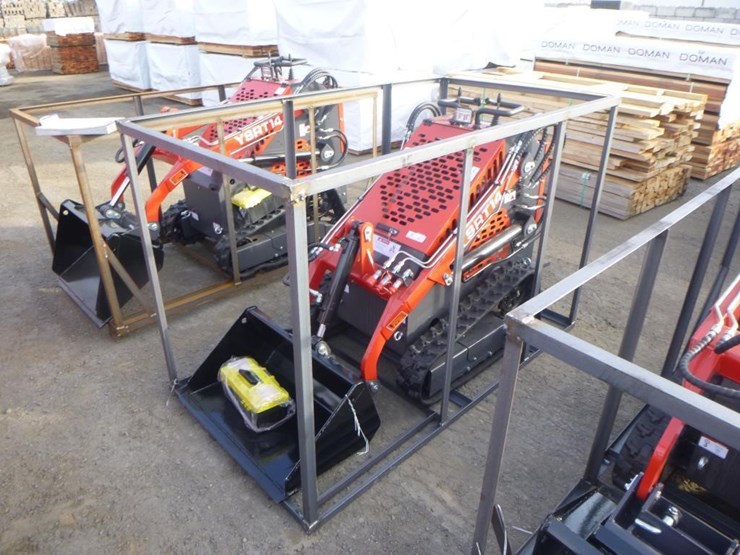 2025-agt-ysrt14-skid-steer-track-loader-image-1