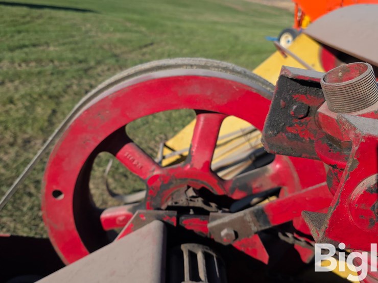 new-holland-77-image-18