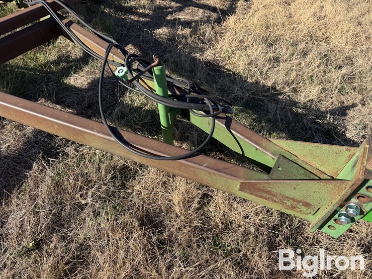 john-deere-32-image-12