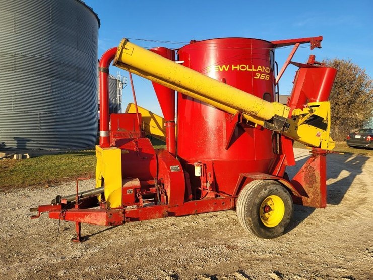 new-holland-358-image-1