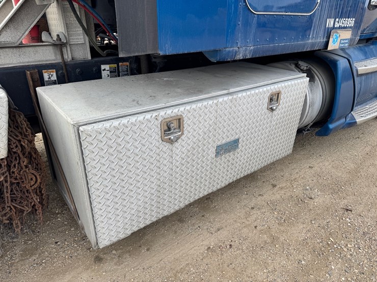 2016-kenworth-t680-image-7