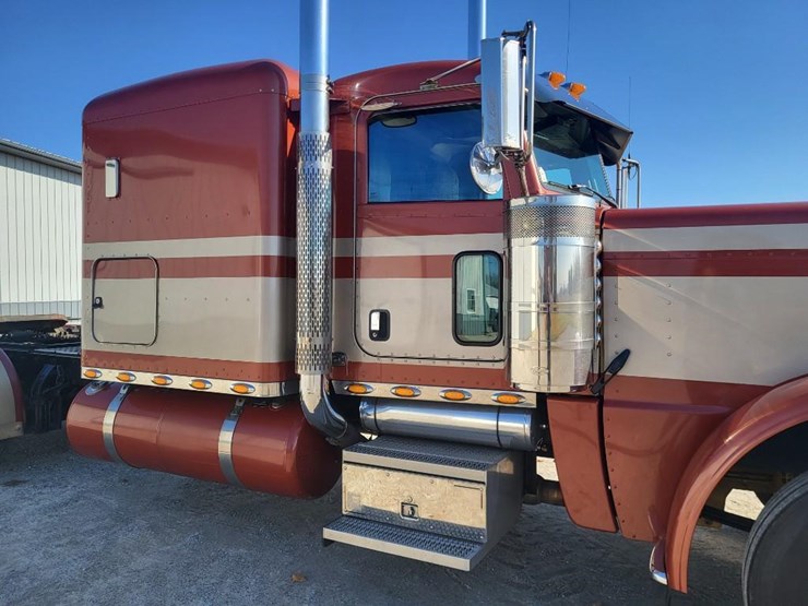 peterbilt-389-image-48