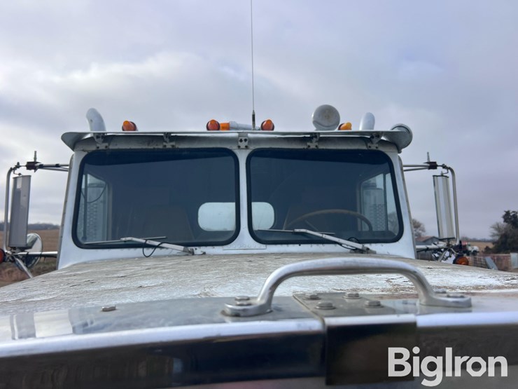 freightliner-flc120-image-18