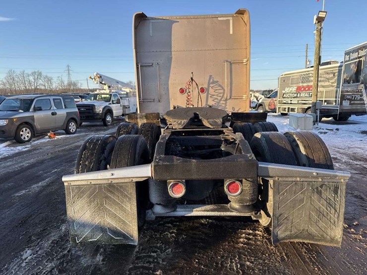 2001-peterbilt-379-image-3