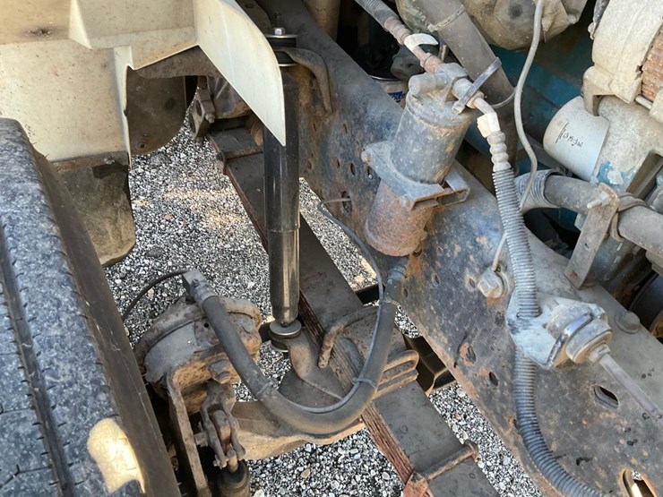 2001-international-4900-image-89