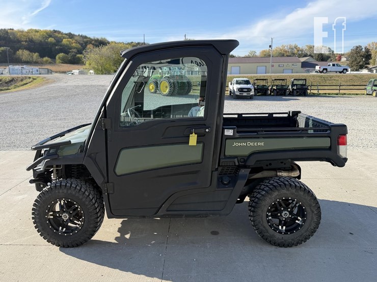 john-deere-gator-xuv-835r-image-1