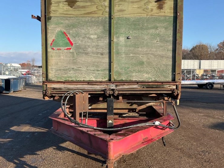 #2300-•-sawdust-trailer-image-6