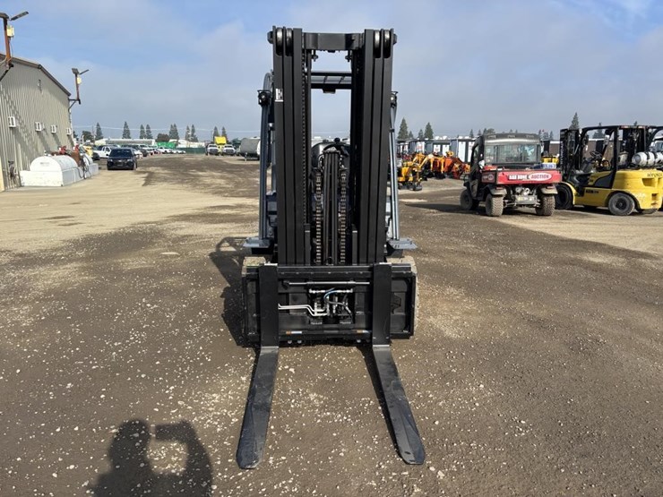 2020-toyota-8fg35u-image-6