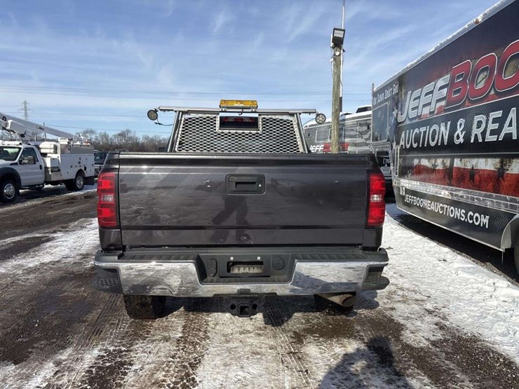 2015-chevrolet-2500-image-4