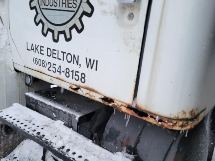 international-4900-image-4