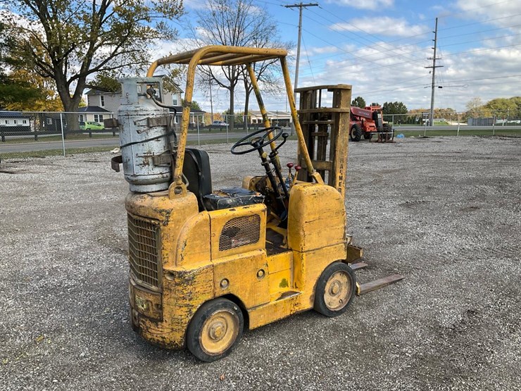 #1351-•-allis-chalmers-forklift-image-5