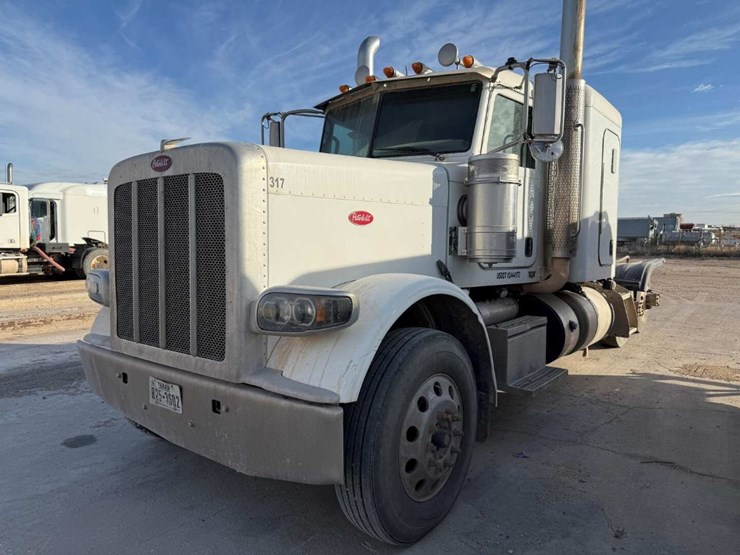 2016-peterbilt-389-image-1
