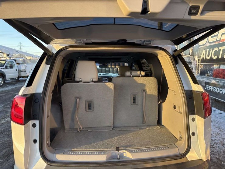 2017-gmc-acadia-slt-image-16