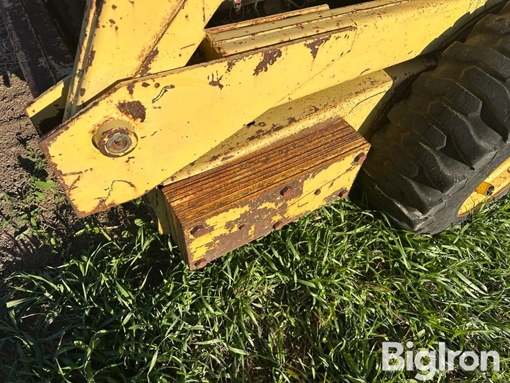 new-holland-l35-image-16