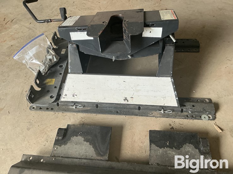 reese-30033-hitch-system-image-18