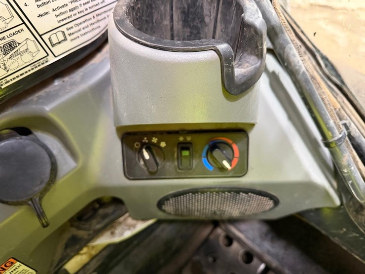 bobcat-t740-image-25