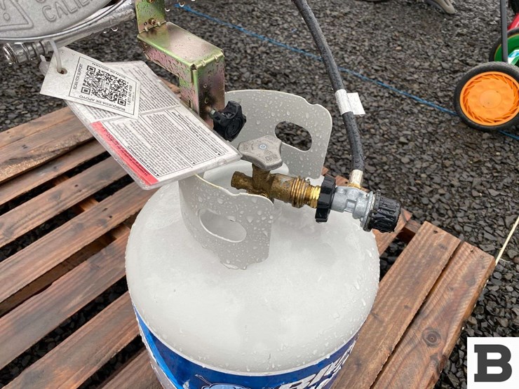 dyna-glo-tt30000m-propane-heater-w/blue-rhino-15lb-propane-tank-image-5