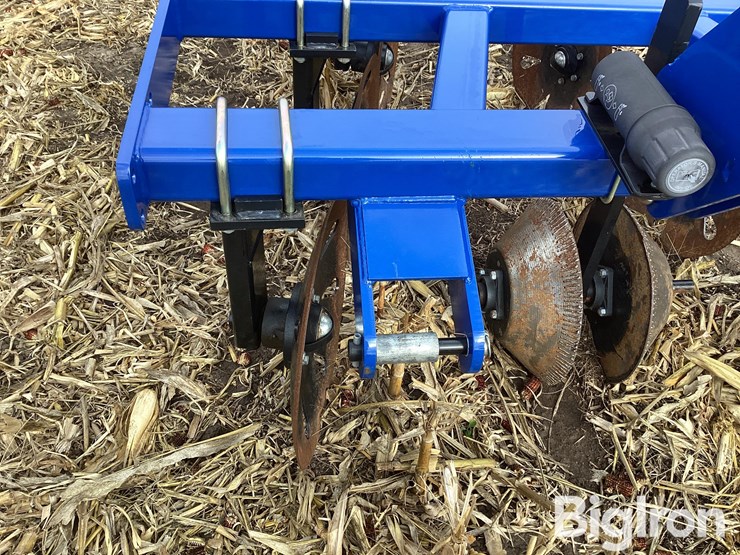 2023-unverferth-trackmaster-ii-pivot-track-closer-image-16