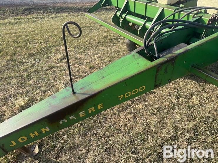 john-deere-7000-image-10