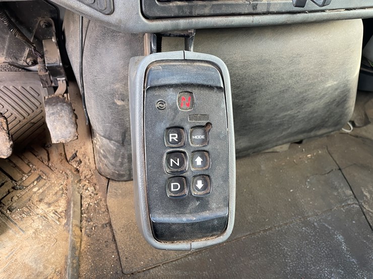 international-7400-image-31