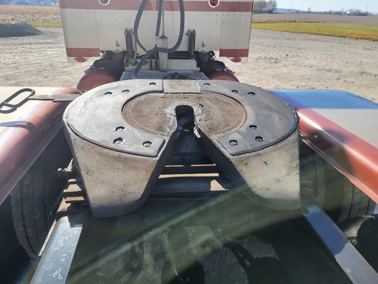 peterbilt-389-image-32