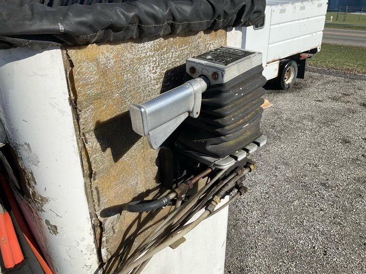 2001-international-4900-image-81