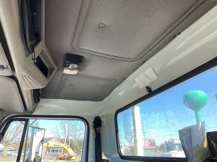 2001-international-4900-image-120