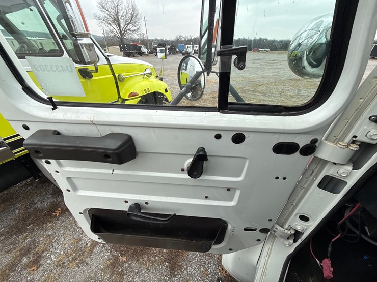 international-4900-image-27