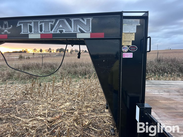 2015-titan-trailer-image-20