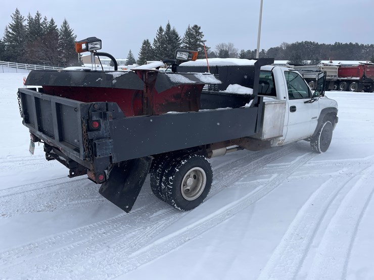 #1169-•-2001-chevrolet-3500-dump-box-truck-(has-mn-title)-image-3