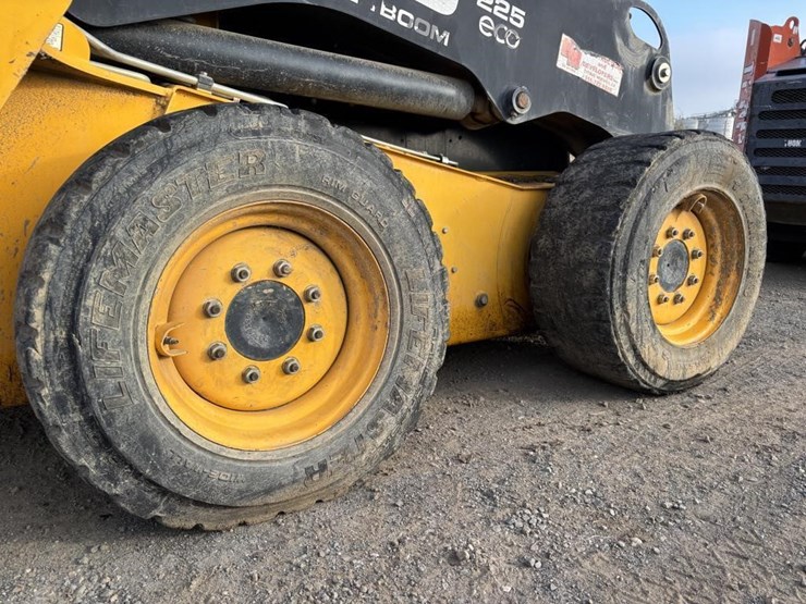 2012-jcb-225-image-15