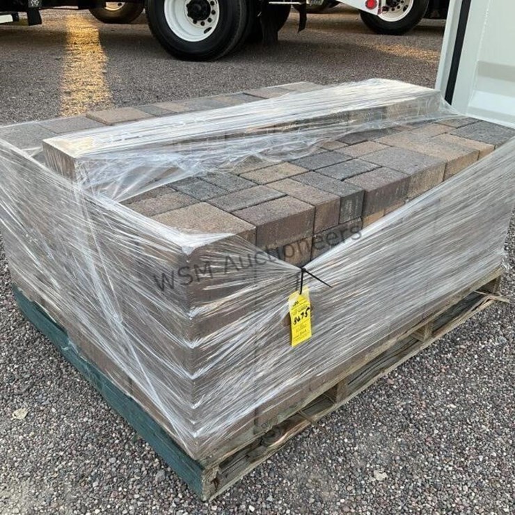 PALLET OF STONE PAVERS