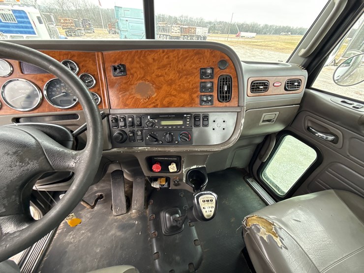 2008-peterbilt-386-image-23