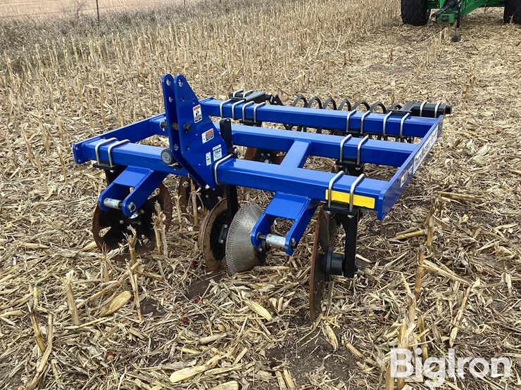 2023-unverferth-trackmaster-ii-pivot-track-closer-image-1